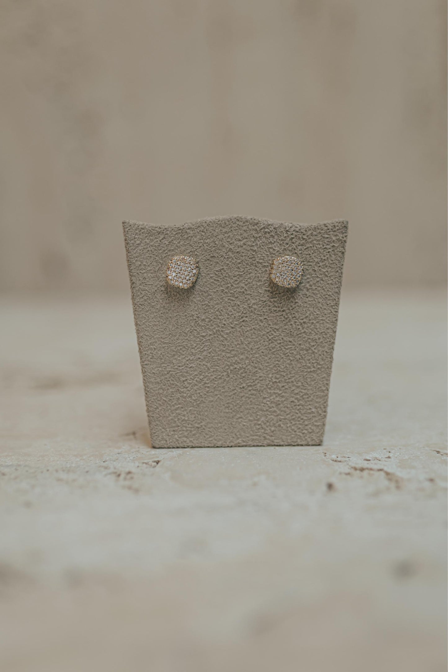 Brinco Orgânico Cravejado Dourado M