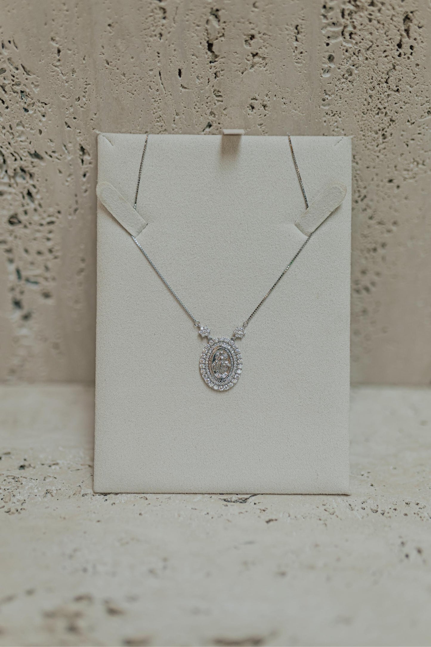 Colar Nossa Senhora das Graças 2 Fileiras Cravejadas Moissanite Prata 925 Ródio Branco