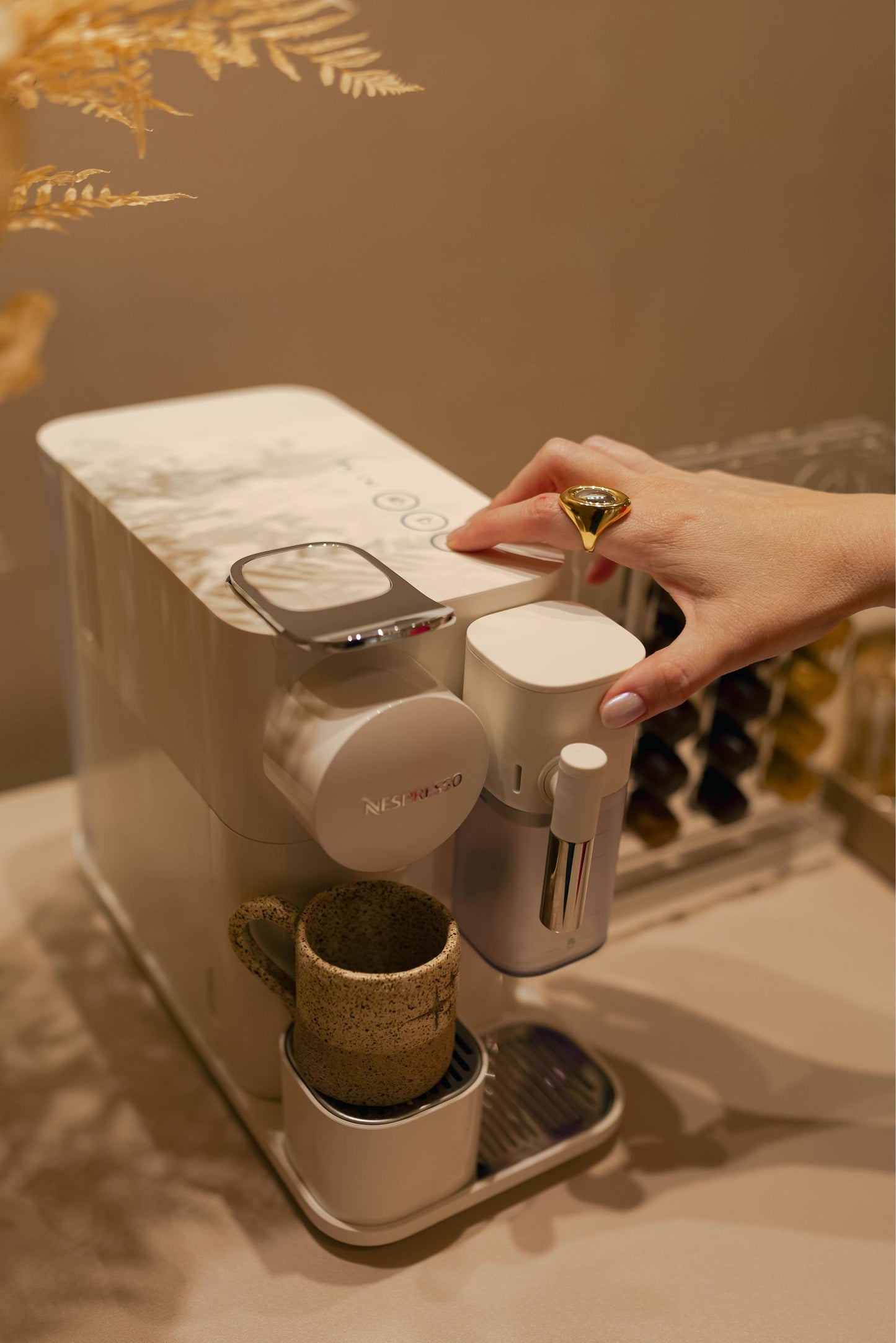 Anel Aparador de Aliança Dourado