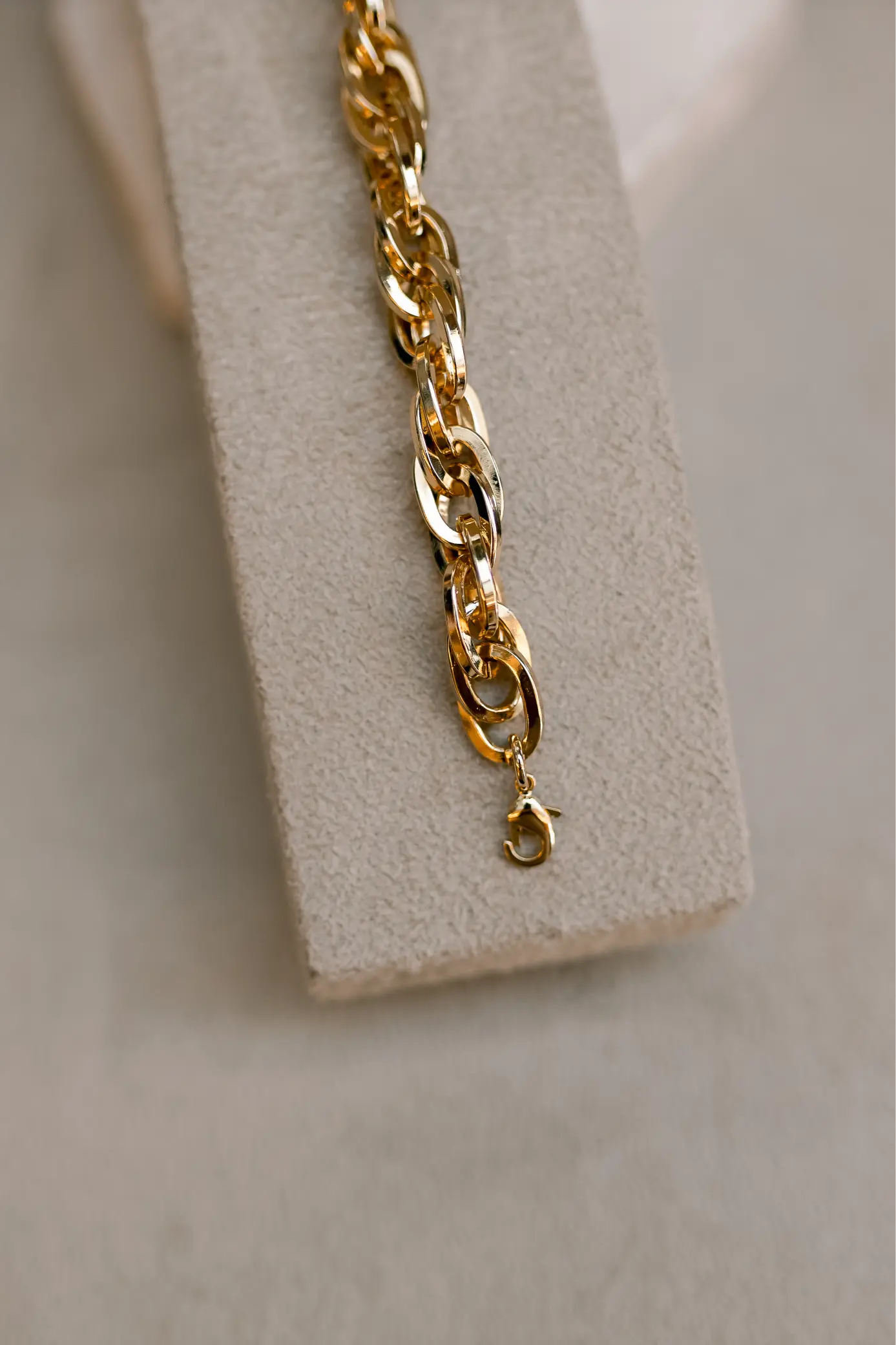 Pulseira de Elos Trançados Dourado