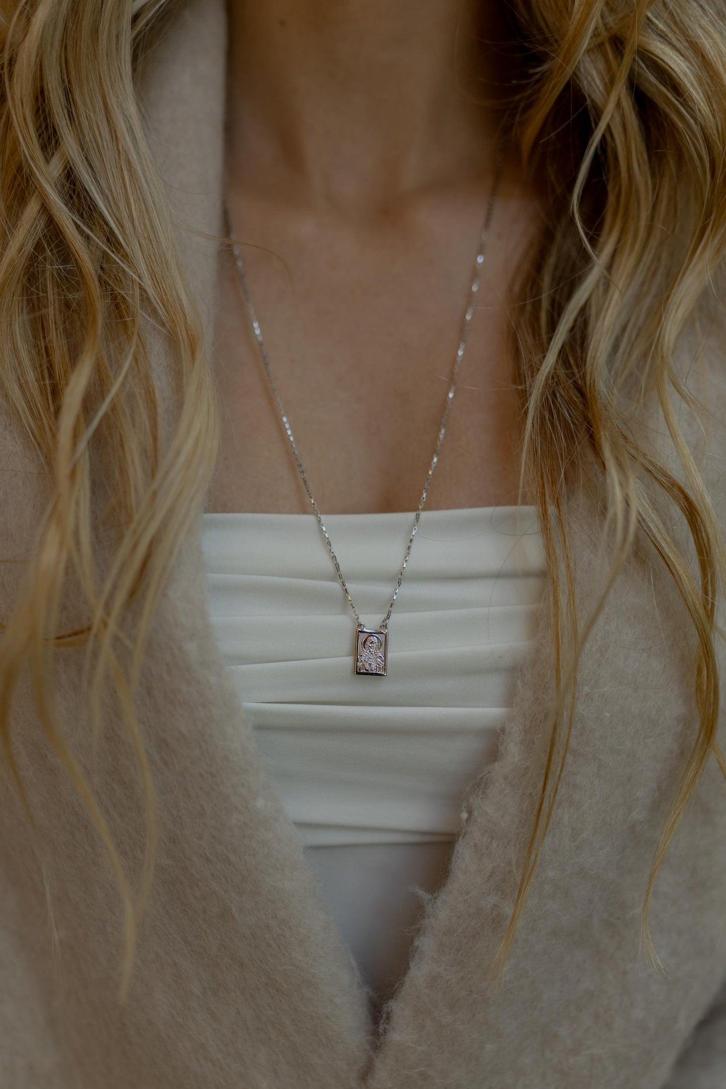 Colar Escapulário Ródio Branco