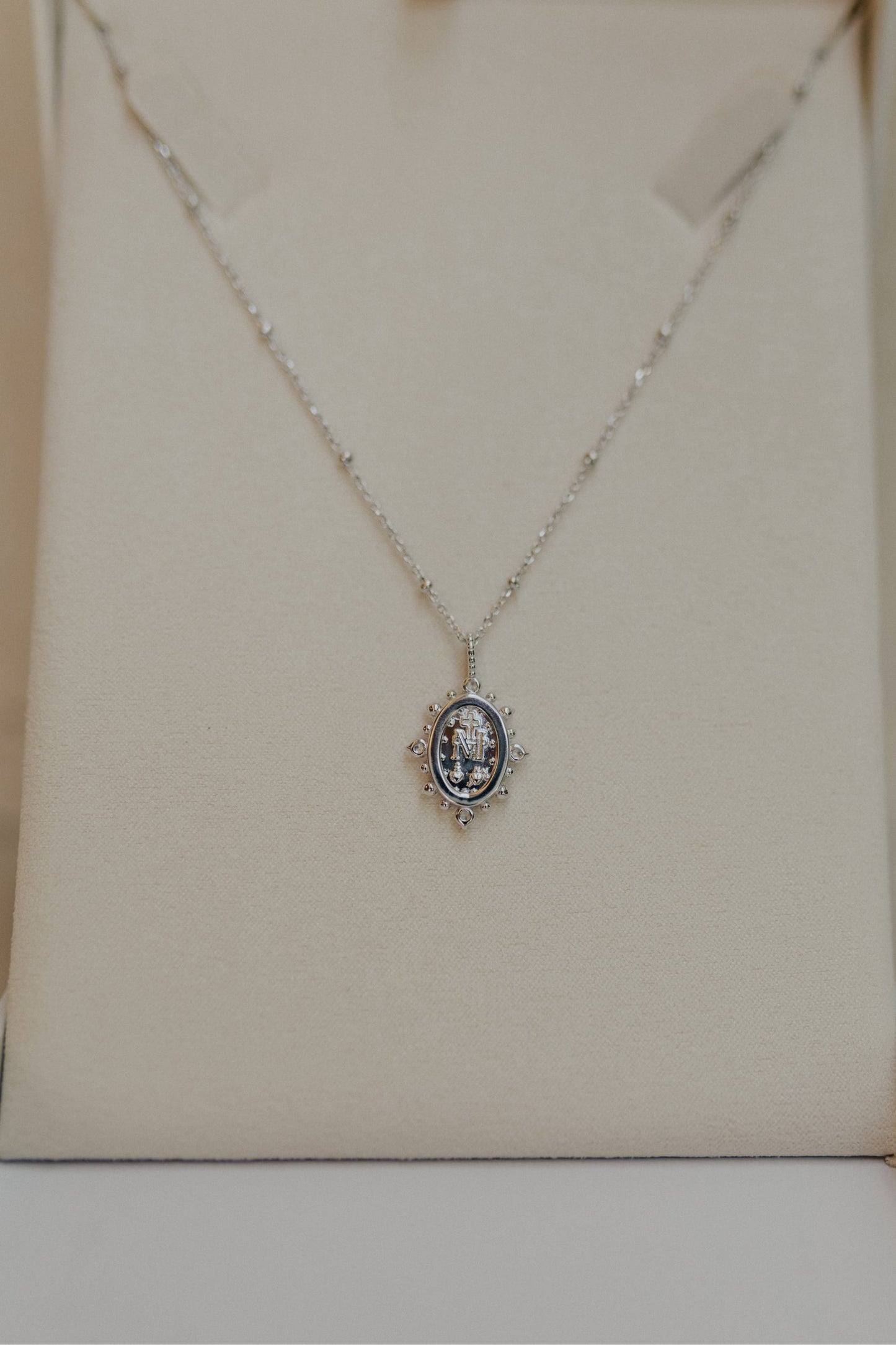 Colar Nossa Senhora das Graças Prata 925 Ródio Branco