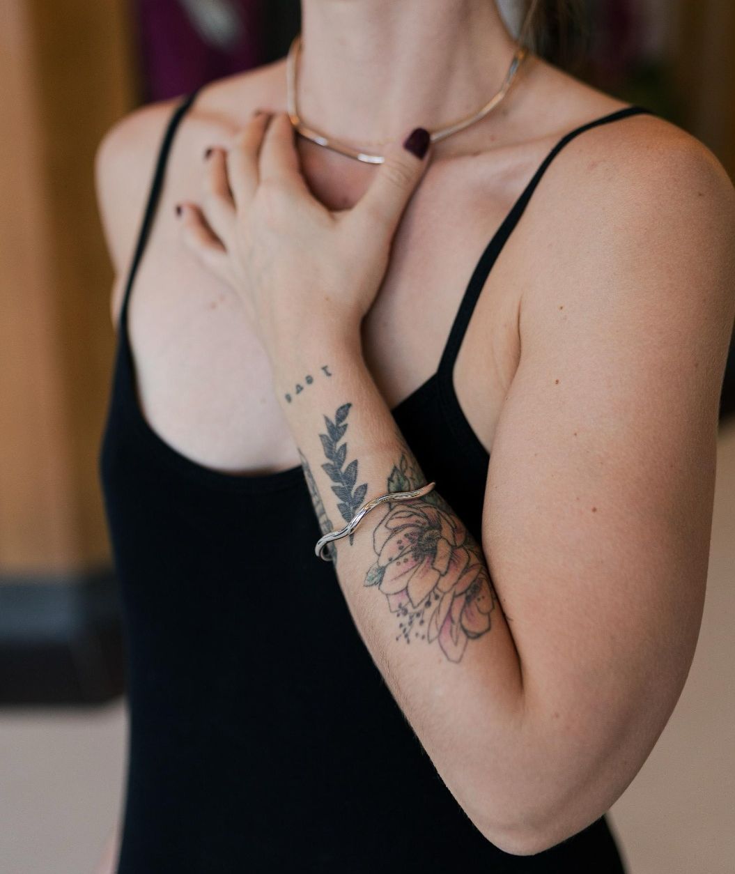 Colar Choker Aro Ondulado Ródio Branco