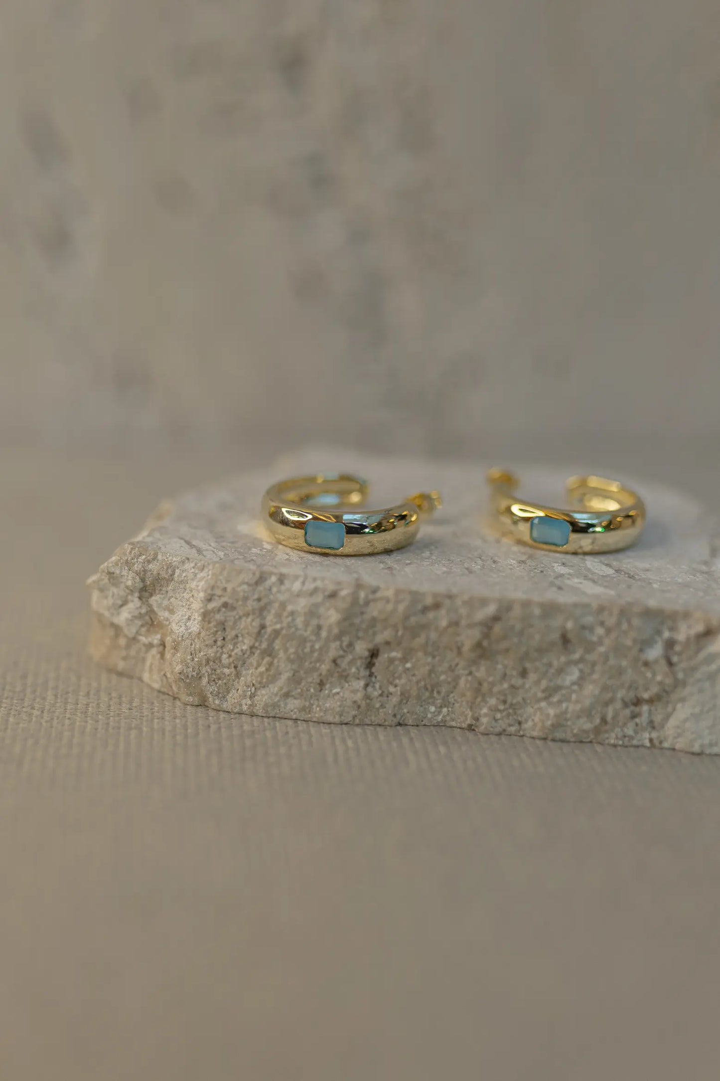 Brinco Argola Zircônia Navete Azul Dourado