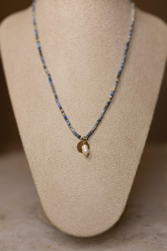 Colar Pedras Naturais Lápis Lazuli e Pérola de Água Doce Dourado