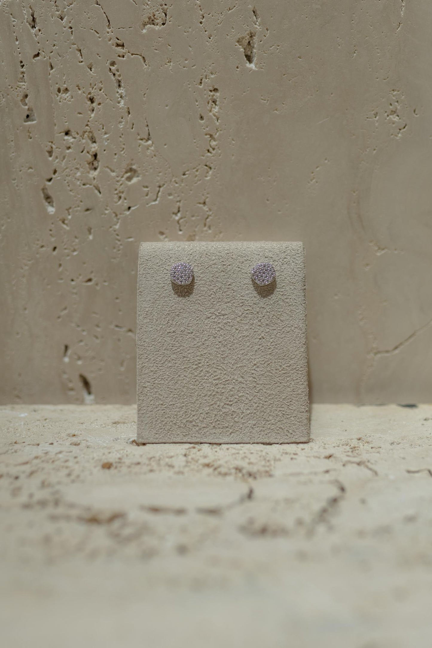 Brinco Orgânico Cravejado Ródio Branco G