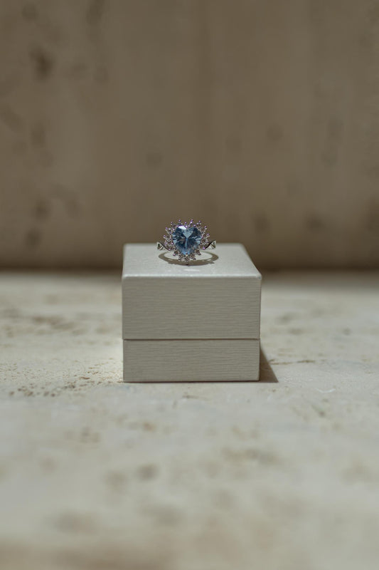 Anel Coração Borda Cravejada Aquamarine Ródio Branco