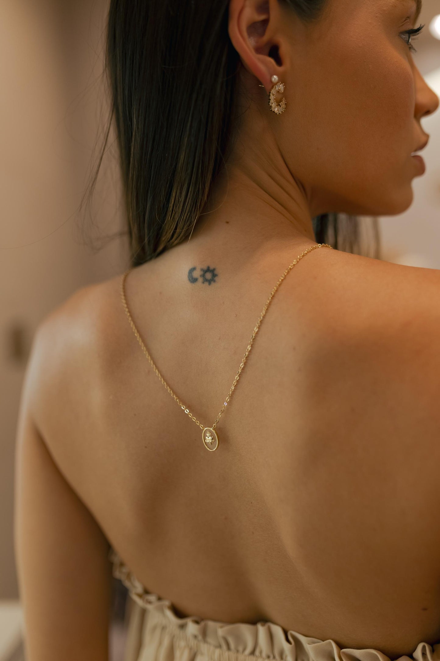 Colar Escapulário Flutuante Dourado
