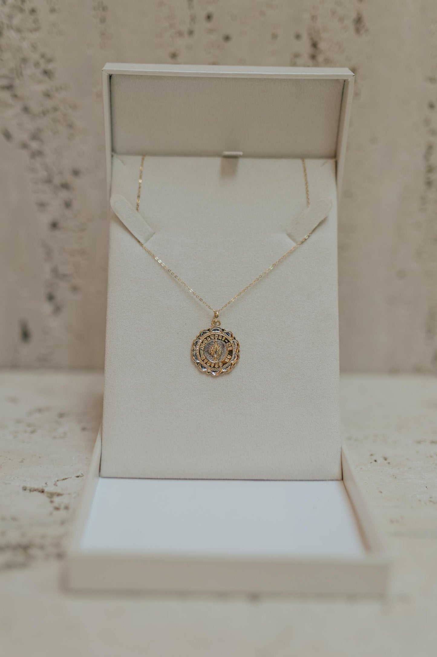 Colar Medalha Nossa Senhora das Gracas Mix de Banhos