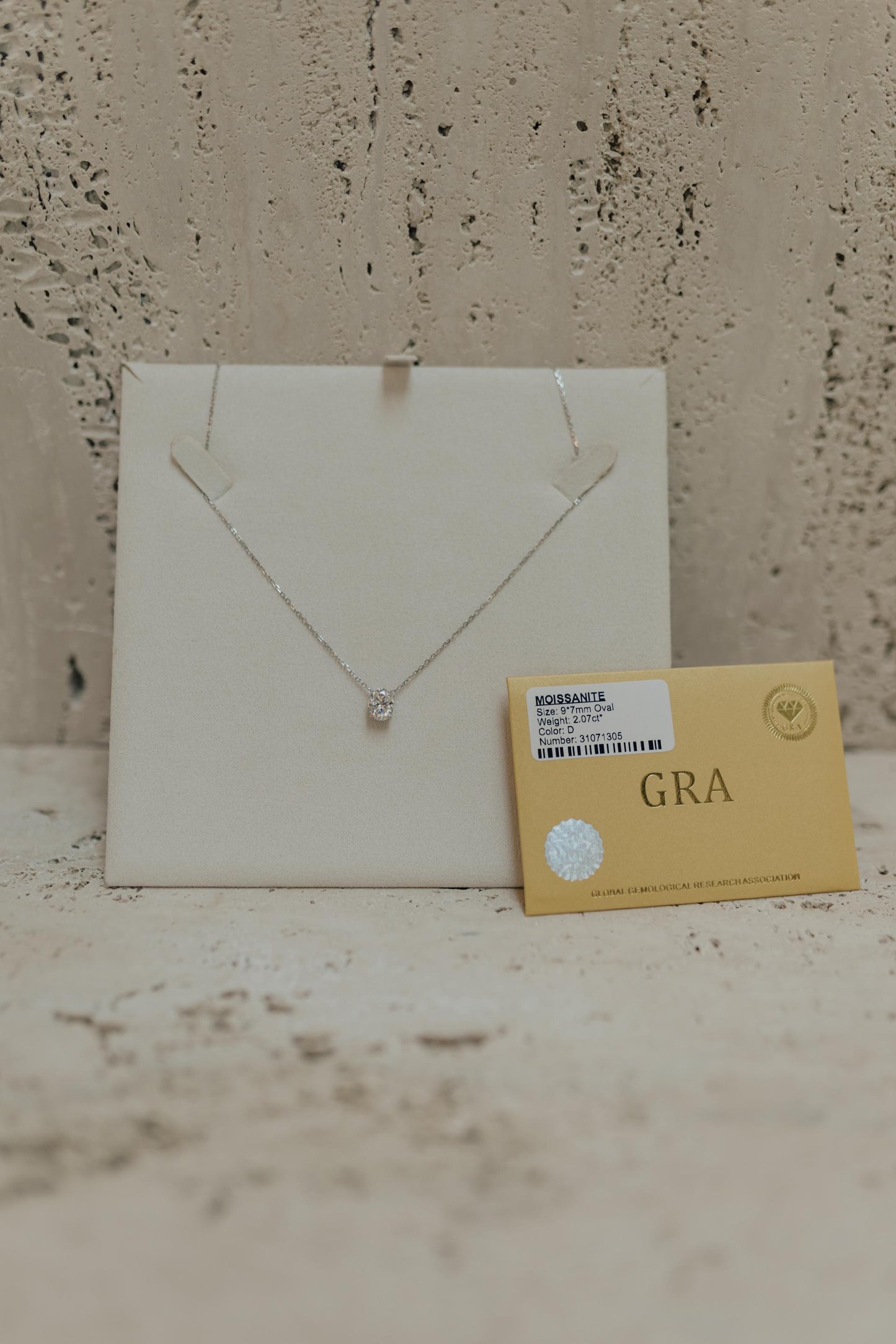 Colar Oval Base Cravejada Moissanite Prata 925 Ródio Branco