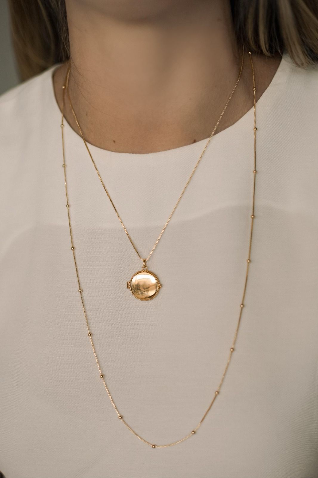 Colar Relicário Redondo Liso Dourado
