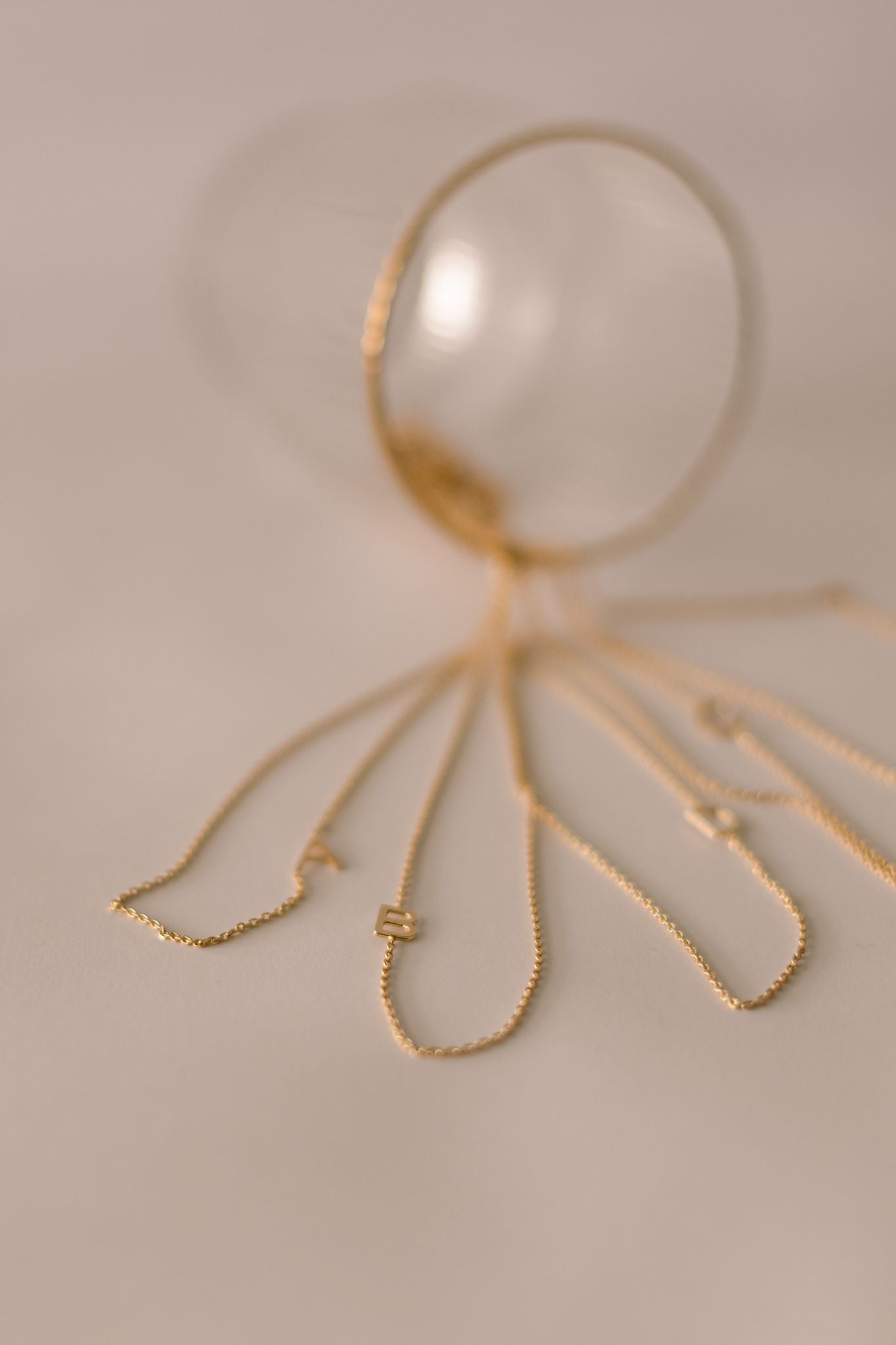 Choker Letra Dourado