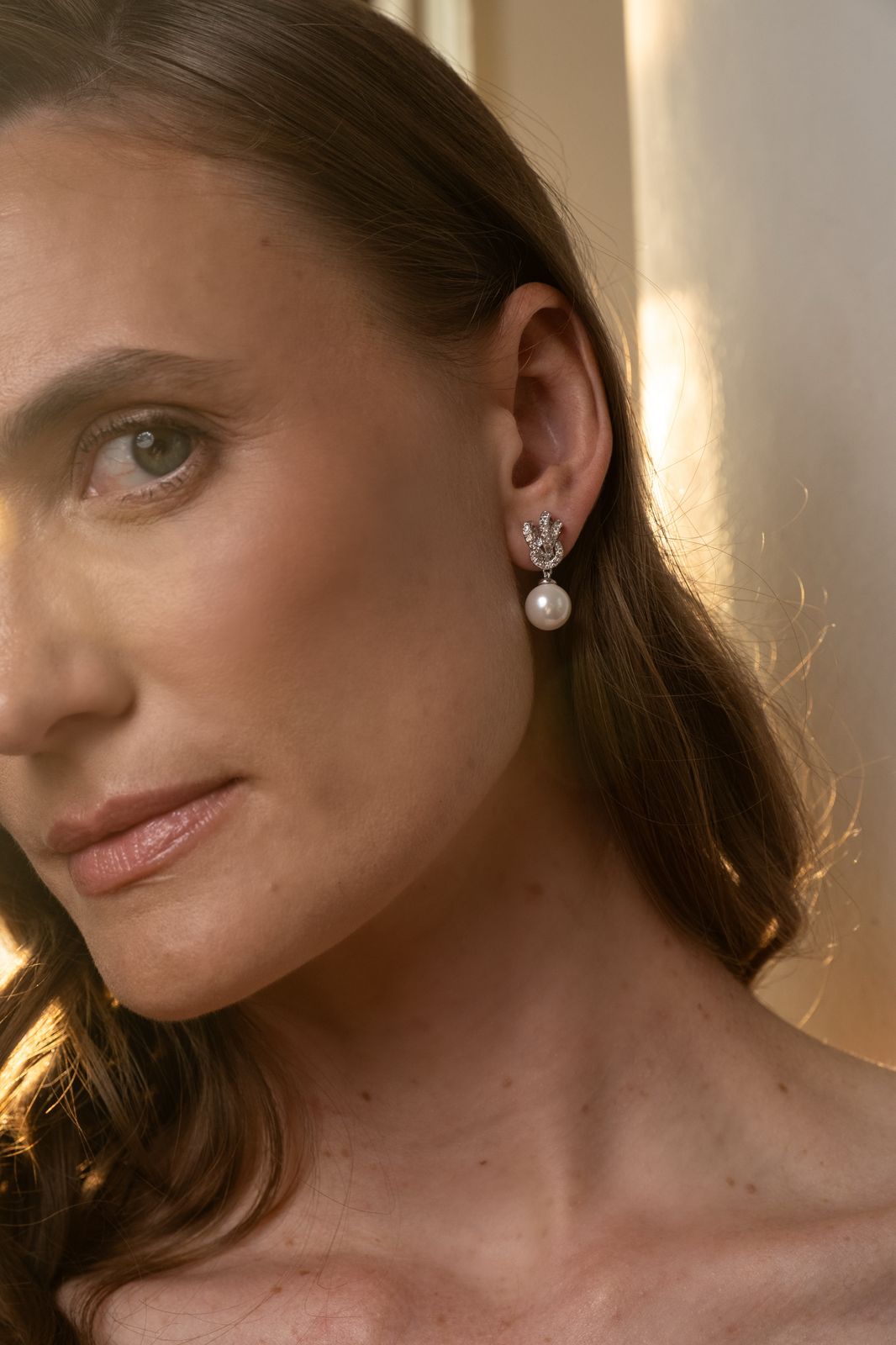 Brinco Nó Cravejado Ródio Branco