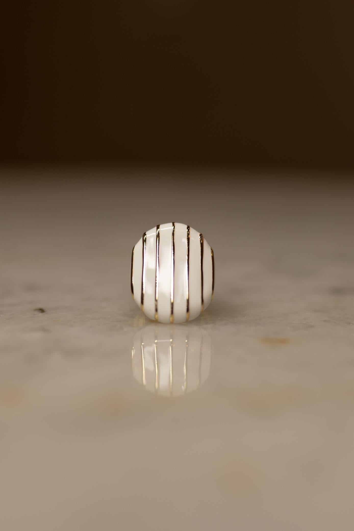 Anel Esmaltado Branco Dourado