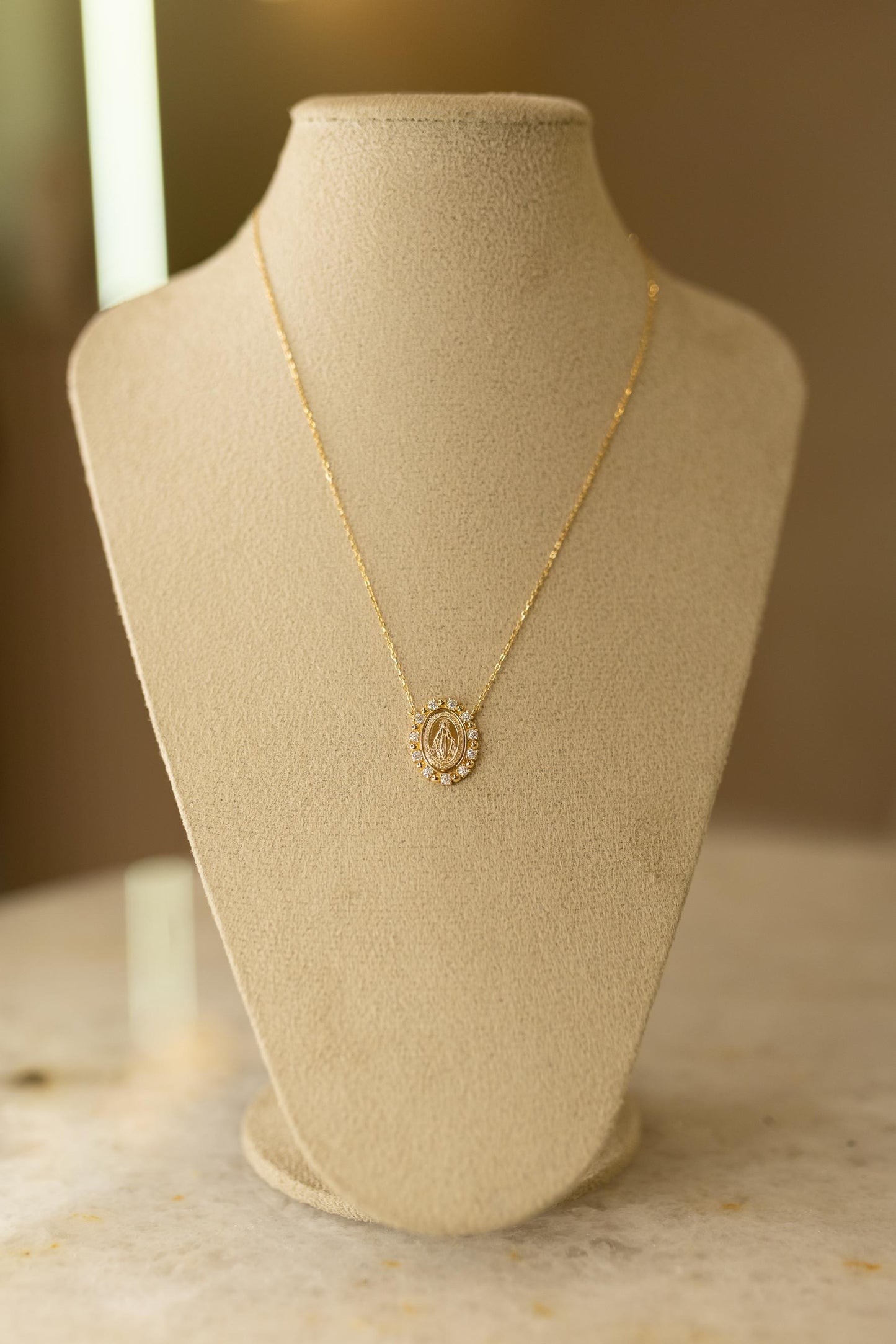 Colar Nossa Senhora das Graças Esferas e Moissanite Prata 925