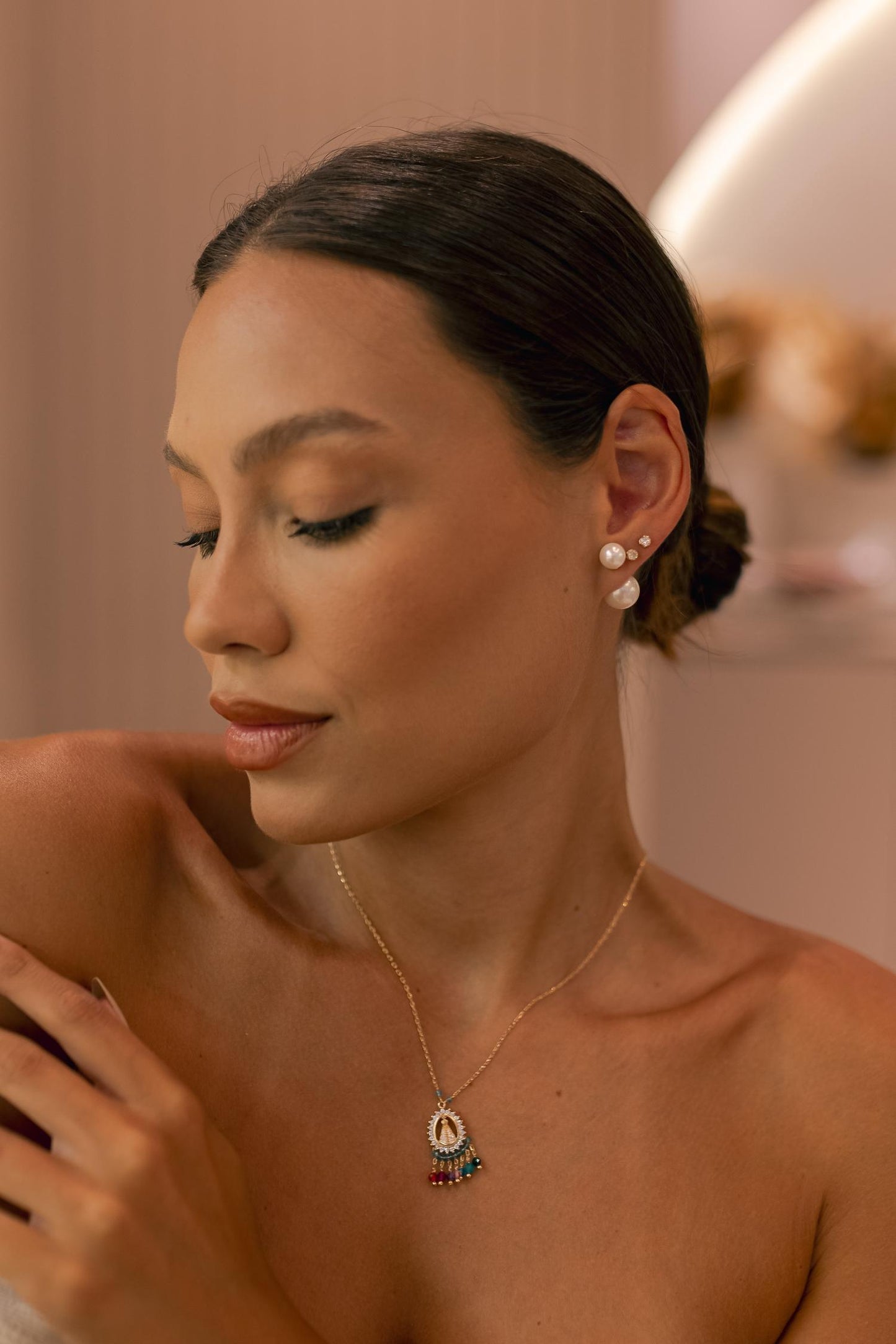Colar Nossa Senhora Aparecida Cravejado com Zircônias Dourado