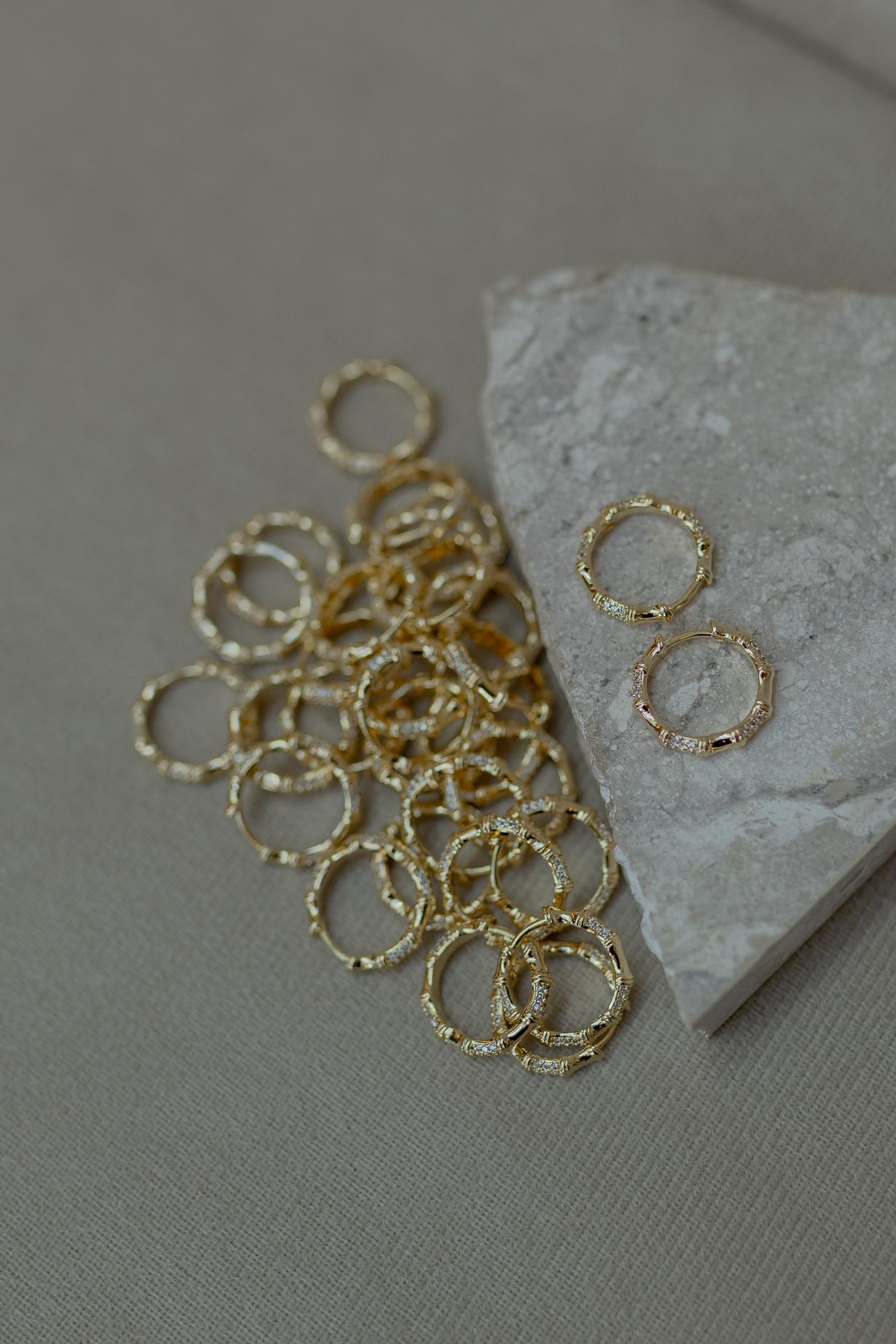 Brinco Argola Details Liso e Cravejado Dourado