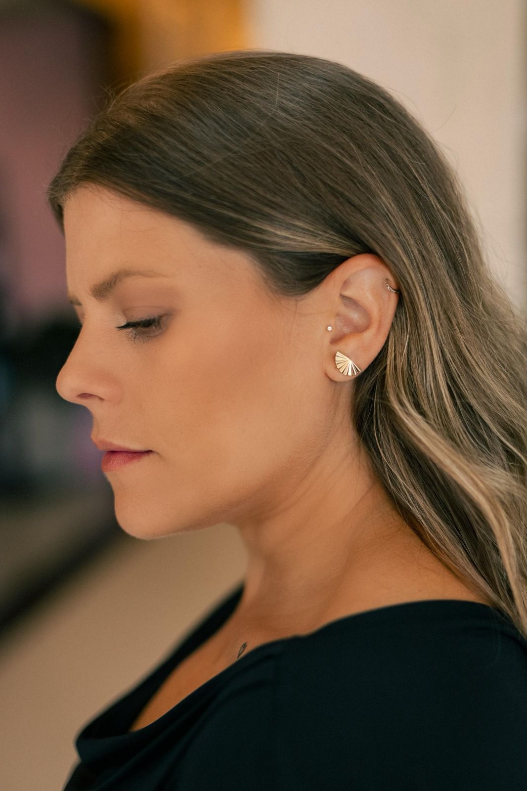 Brinco Mini Leque Trabalhado Dourado