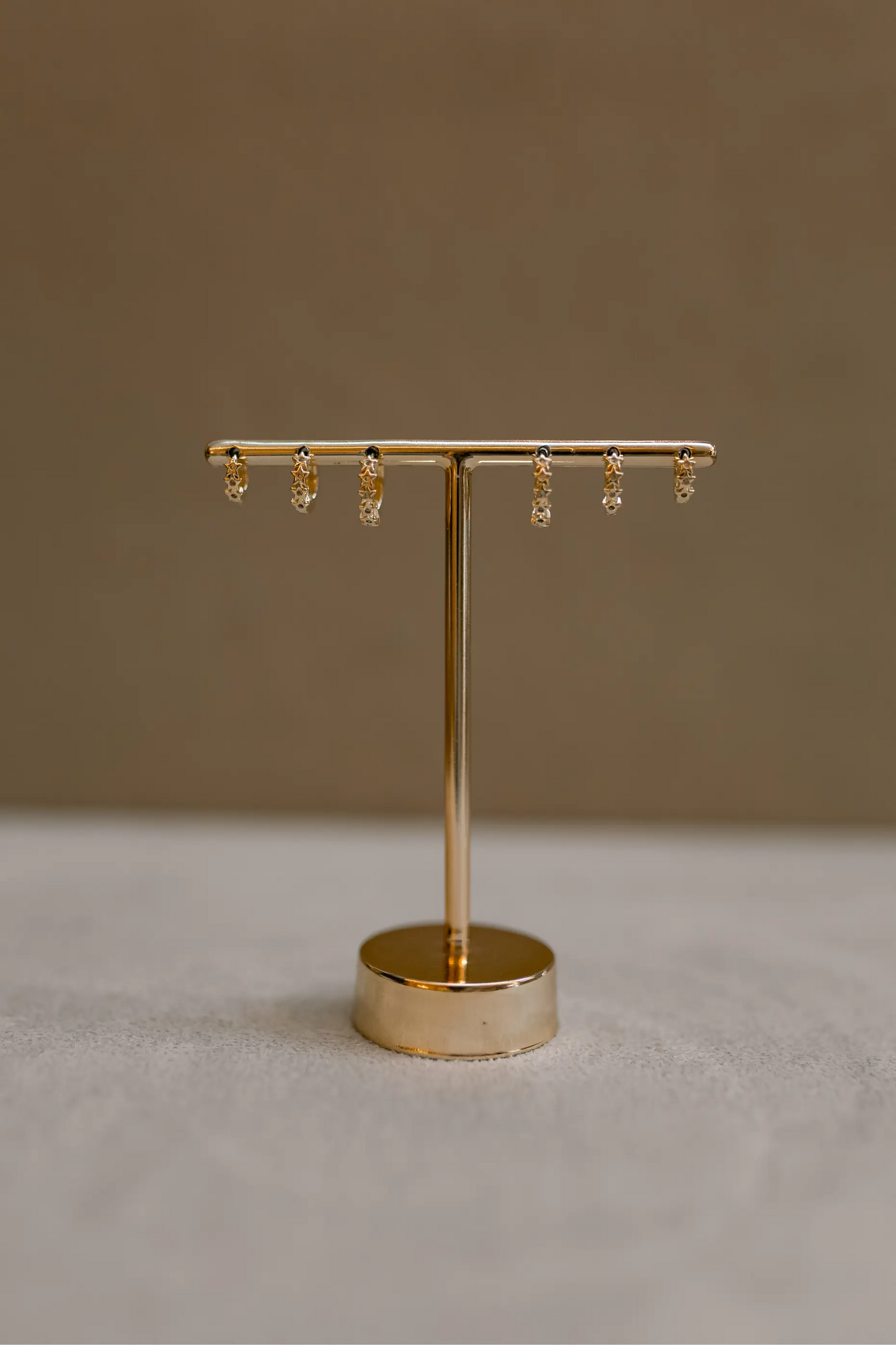 Brinco Argola Estrela Cravejada Dourado M