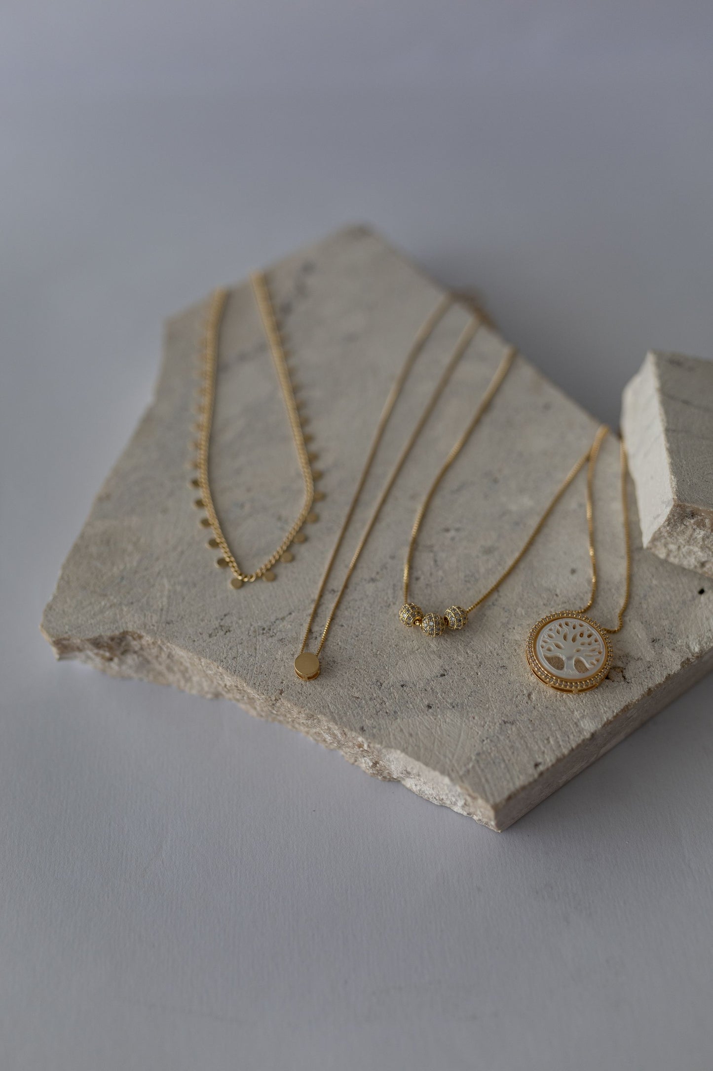 Colar Minimalista Redondo Dourado