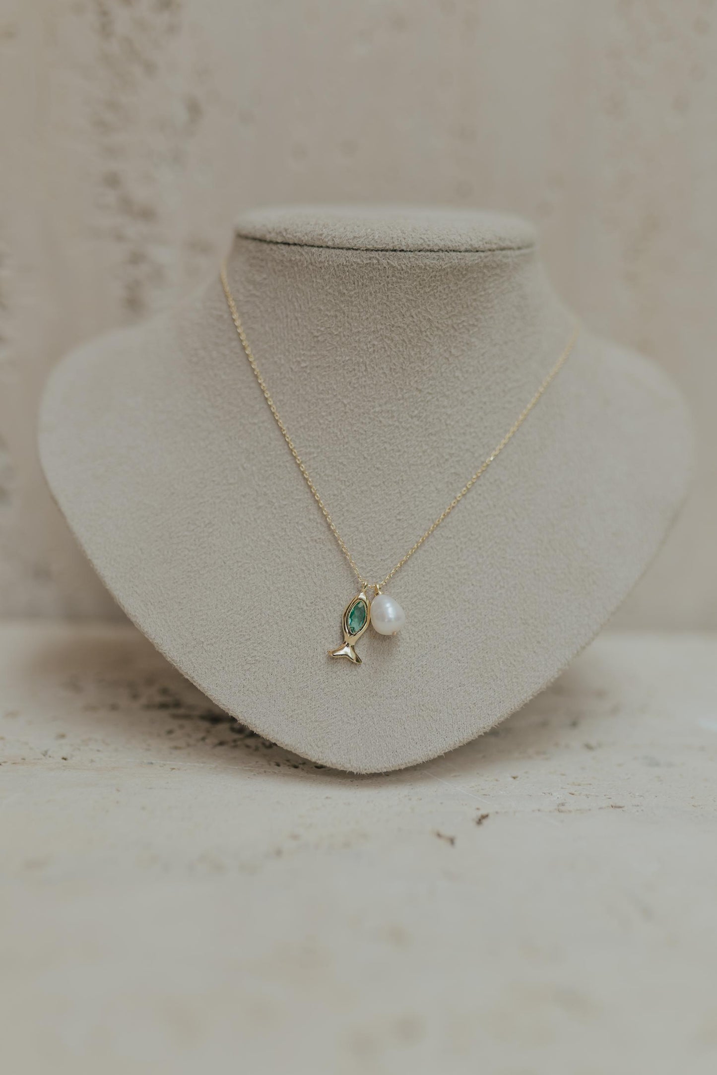 Colar Peixe + Pérola Dourado