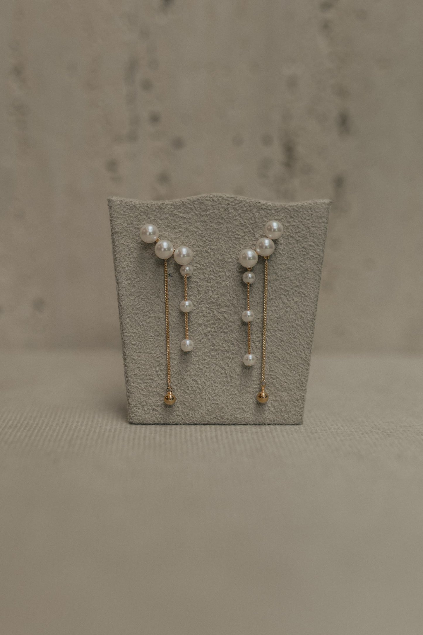 Brinco Pearl Chain Slim Ouro