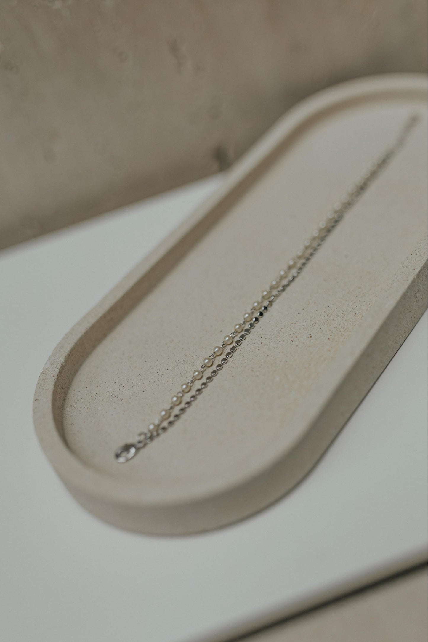 Pulseira Dupla Pérolas e Chapinhas Diamantadas Ródio Branco