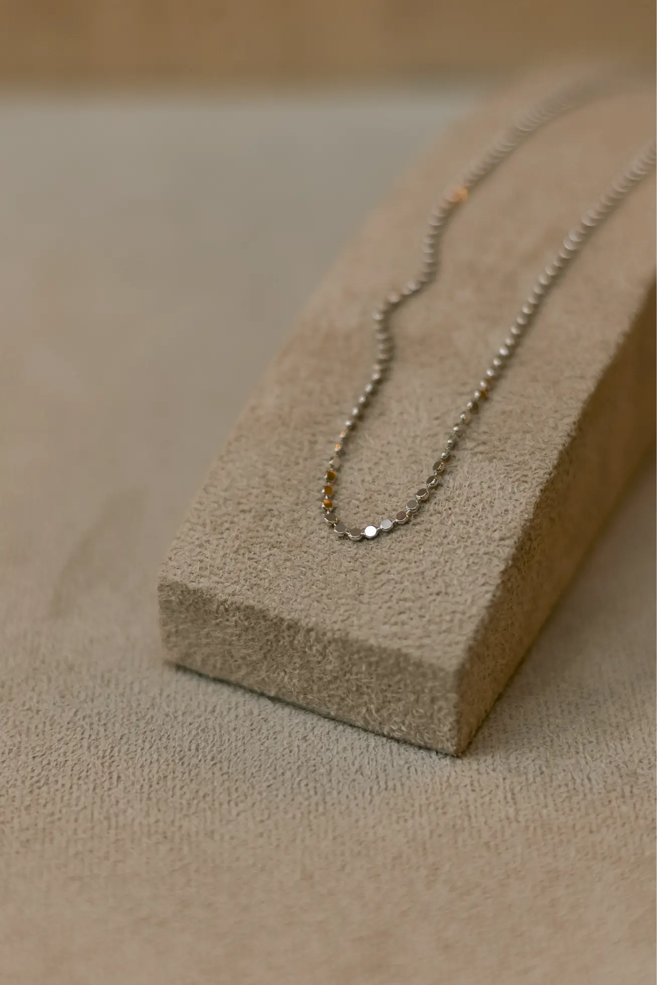 Colar Choker Chapinha Diamantada Ródio Branco