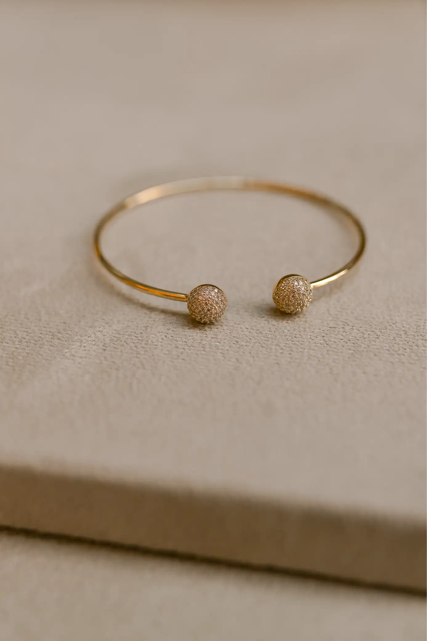Bracelete Meia Esfera Cravejada Ouro