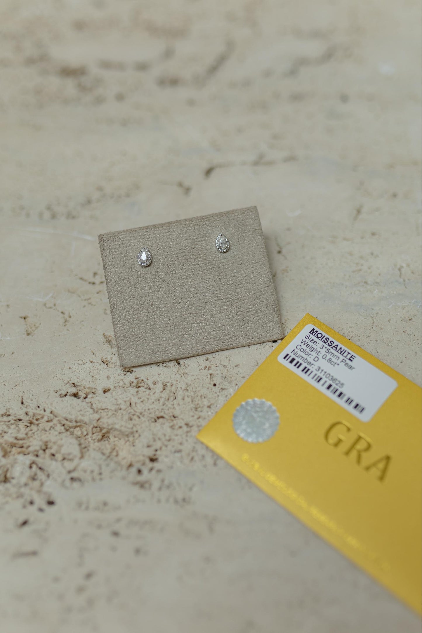 Brinco Mini Gota Cravejado Moissanite Prata 925 Ródio Branco