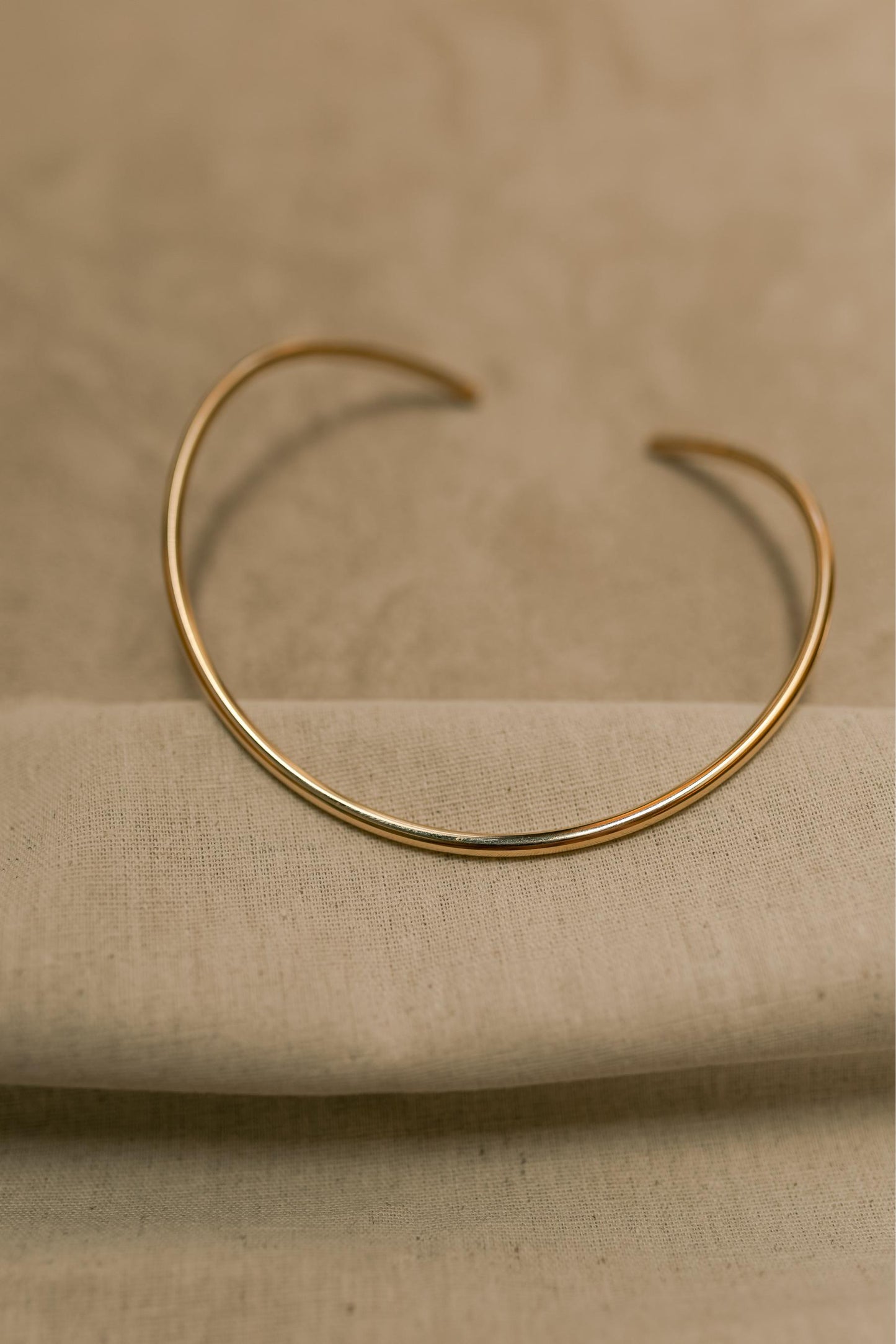 Choker Aro Tubo Liso Dourado