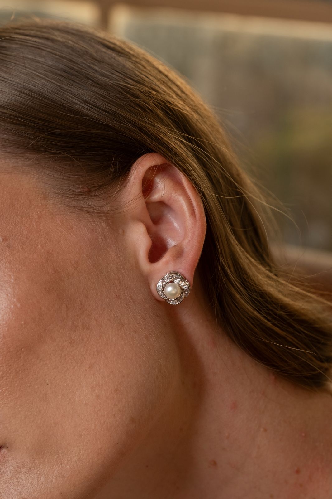 Brinco Flor Baguete Pérola Natural Ródio Branco