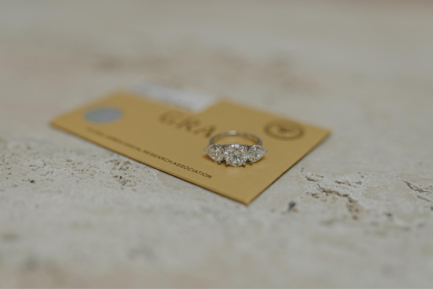 Anel Solitário 2 Gotas e Redondo Central Moissanite Prata 925 Ródio Branco