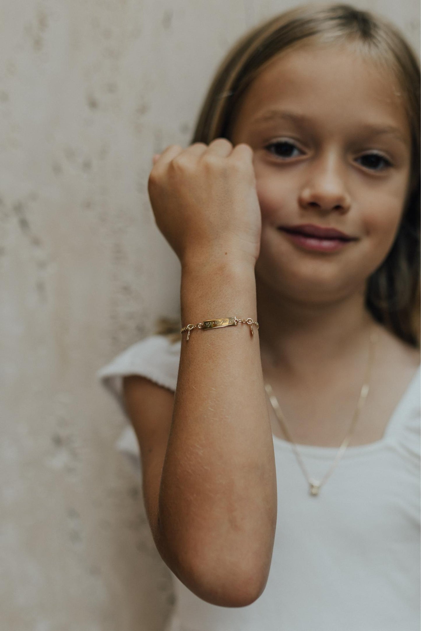 Pulseira Infantil Placa de Estrelas Dourado