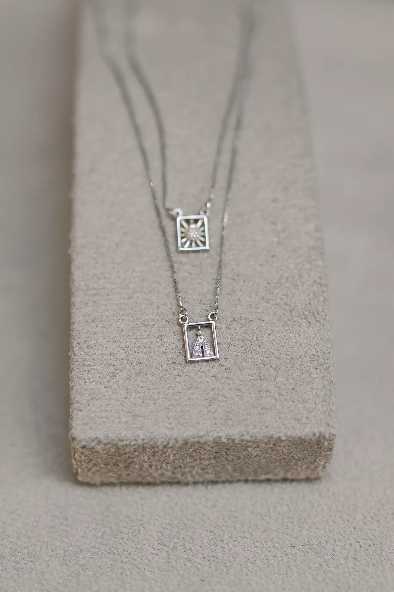 Colar Escapulário Nossa Senhora Aparecida Ródio Branco