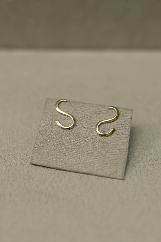 Brinco Slim Curva Dourado