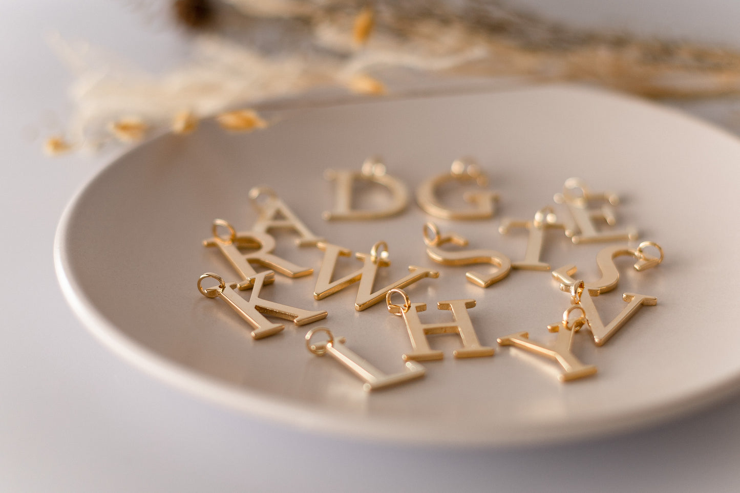 Pingente Design Letra Dourado