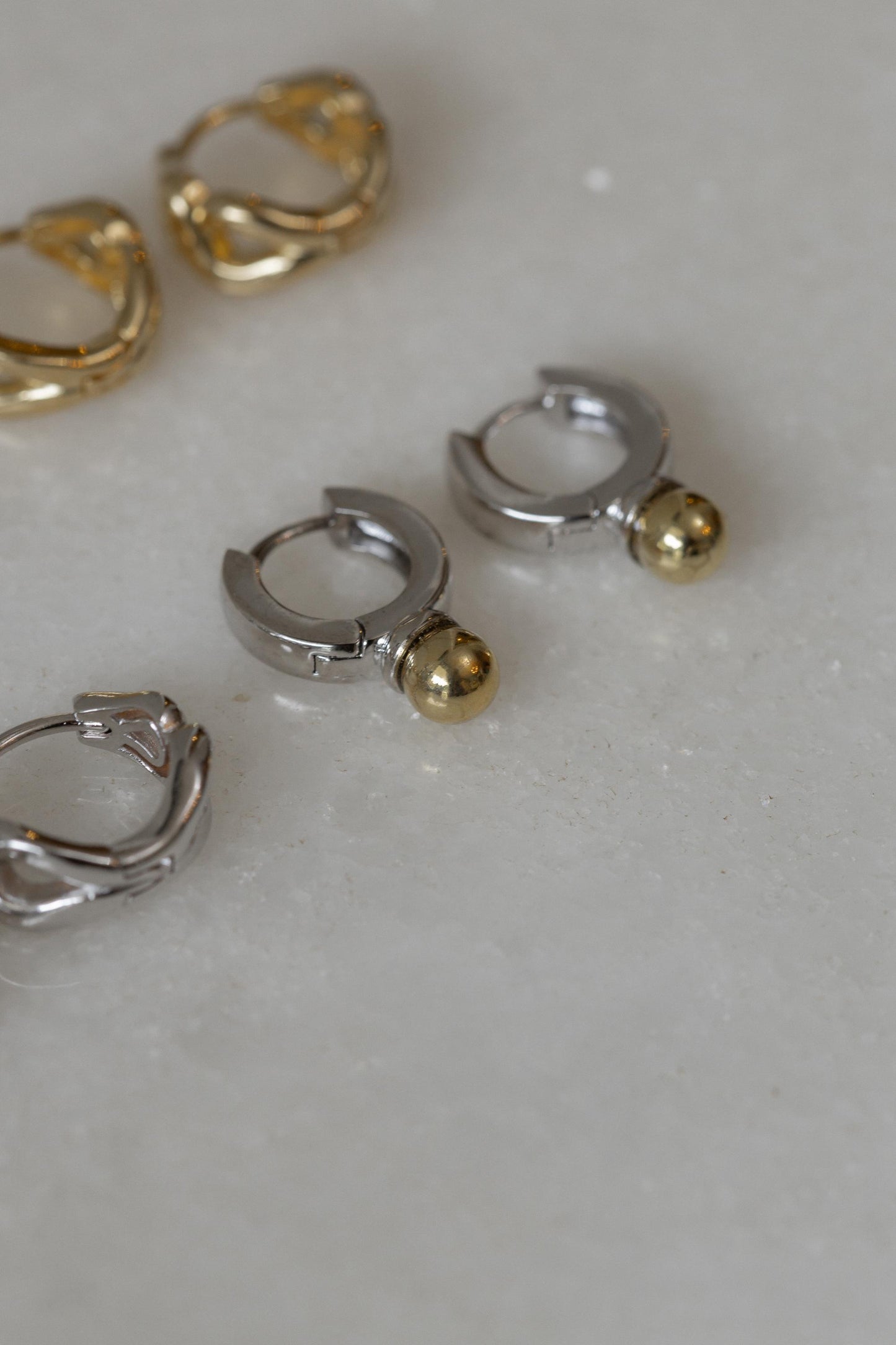 Brinco Argola Esfera Mix de Banhos