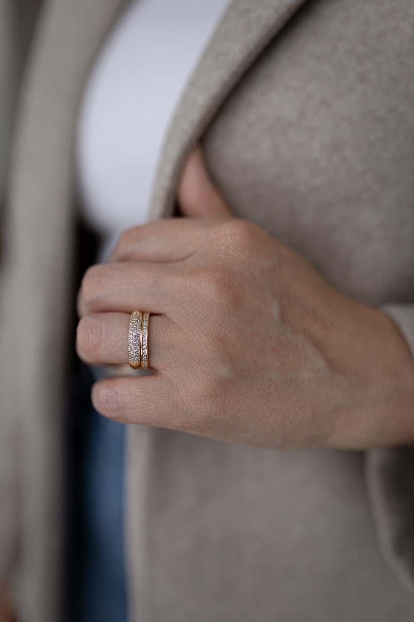 Anel Aparador de Aliança com Zircônias Dourado