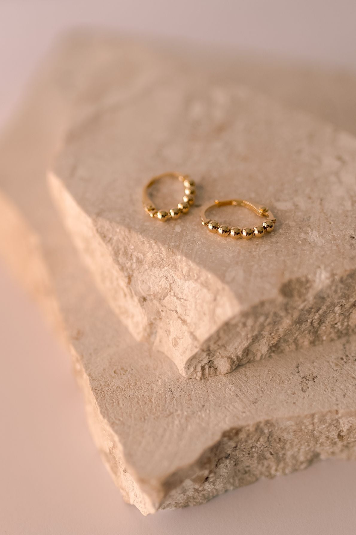 Brinco Argola de Bolinhas Dourado