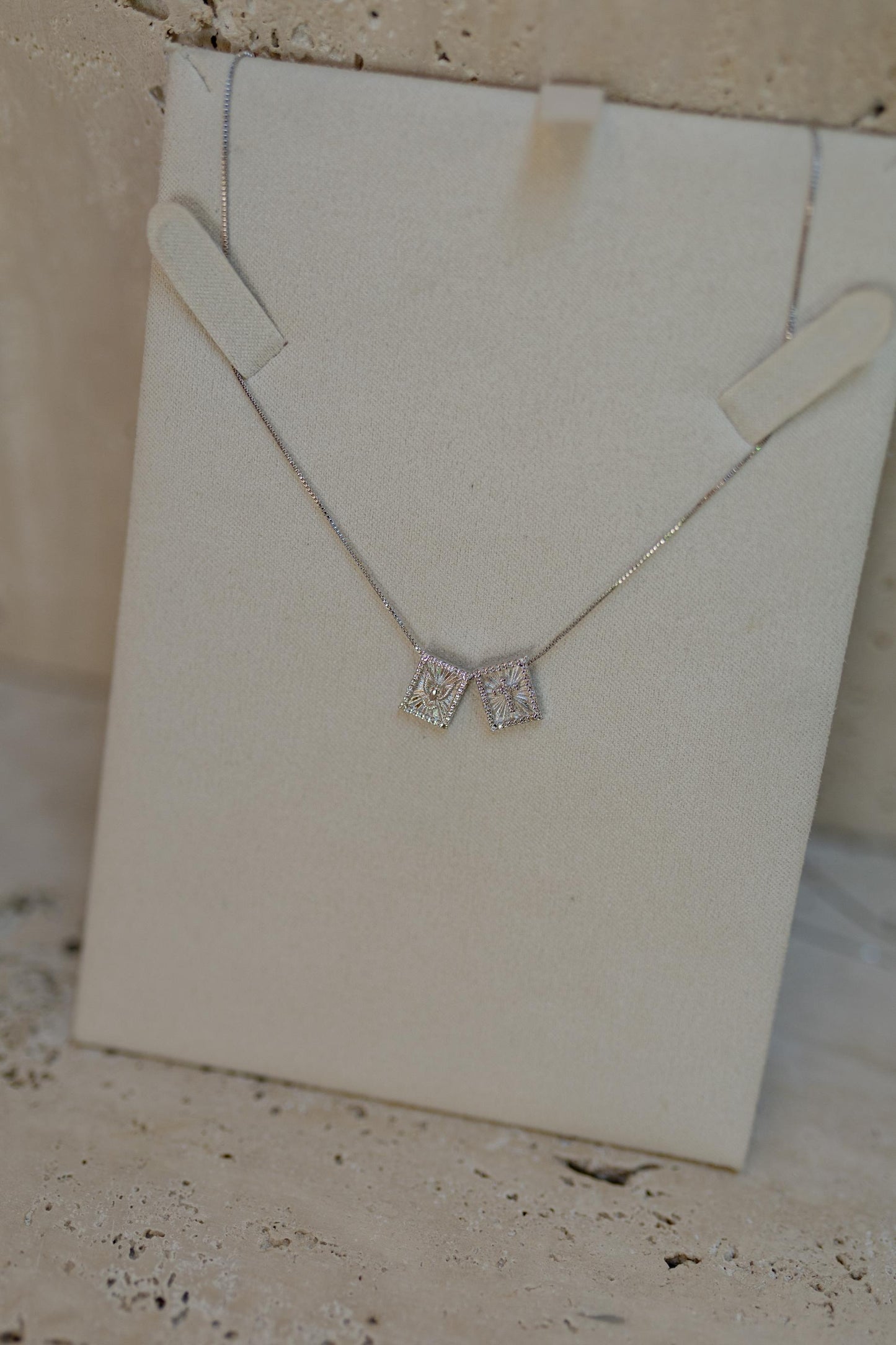 Colar Escapulário Mini Espírito Santo Ródio Branco