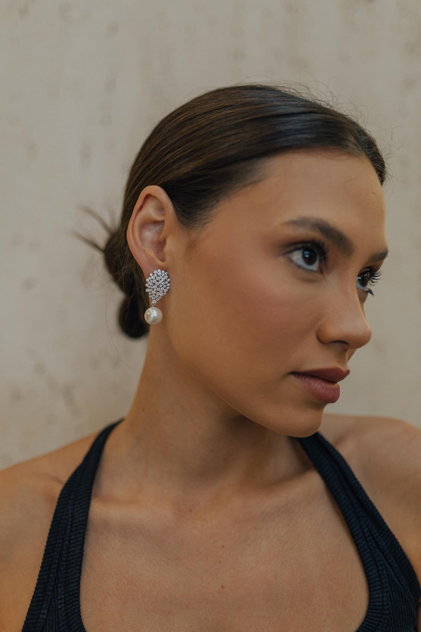 Brinco Cluster Ponto de Luz Pérola Shell Prata 925 Ródio Branco