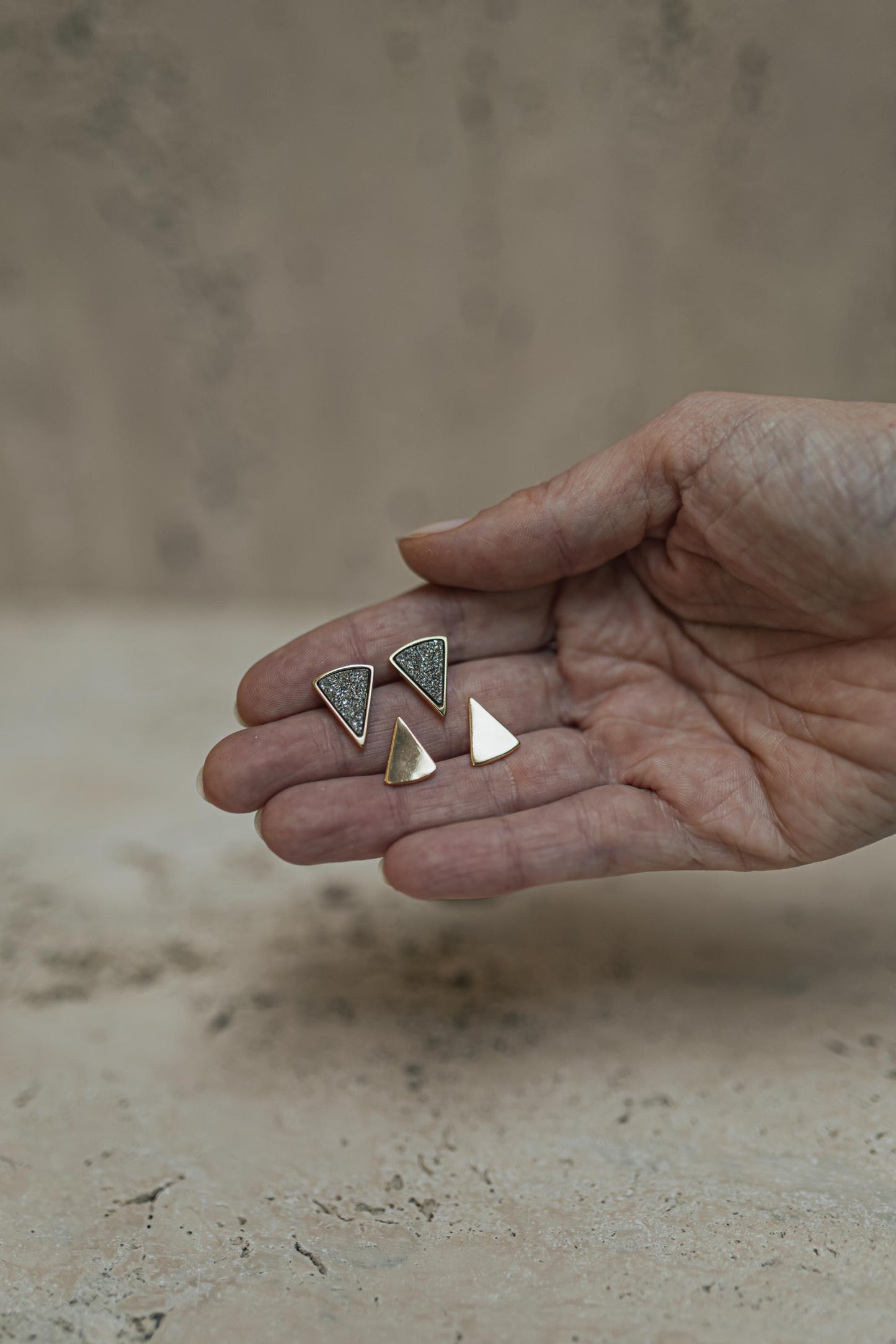 Brinco Anoitecer Drusa Platina Dourado