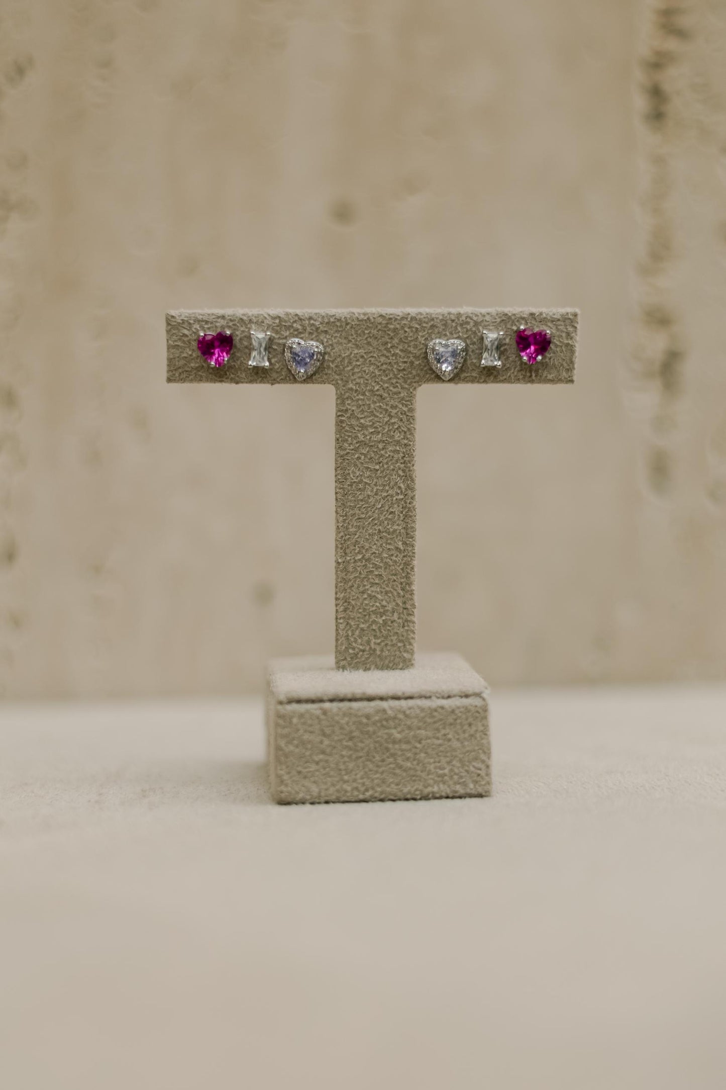 Brinco de Coração Rosa Ródio Branco