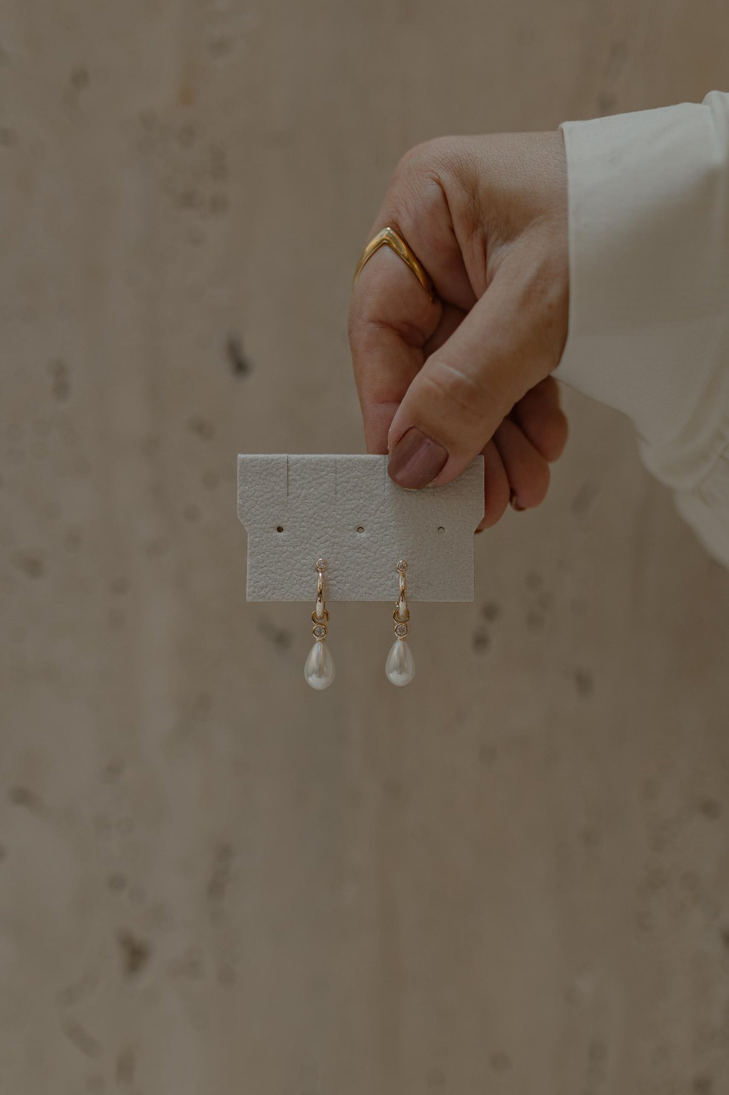 Brinco Argola 2 Zircônias Pérola Gota Dourado