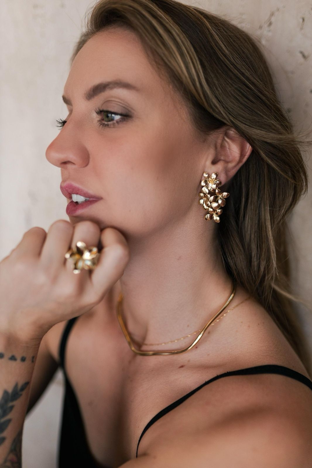 Brinco Flores Liso Dourado