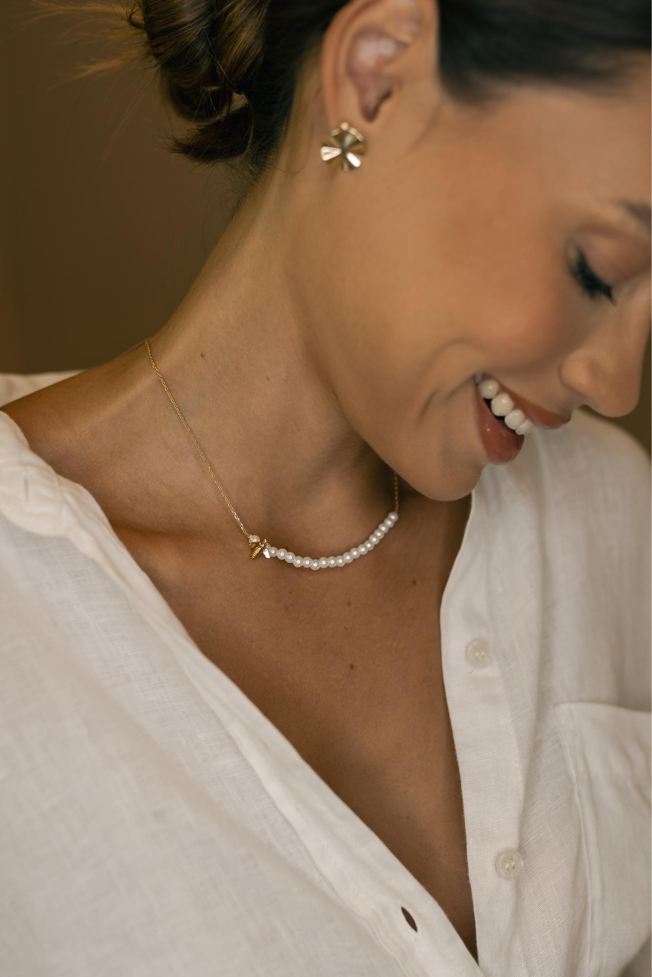 Colar Choker de Pérolas Bee Ouro