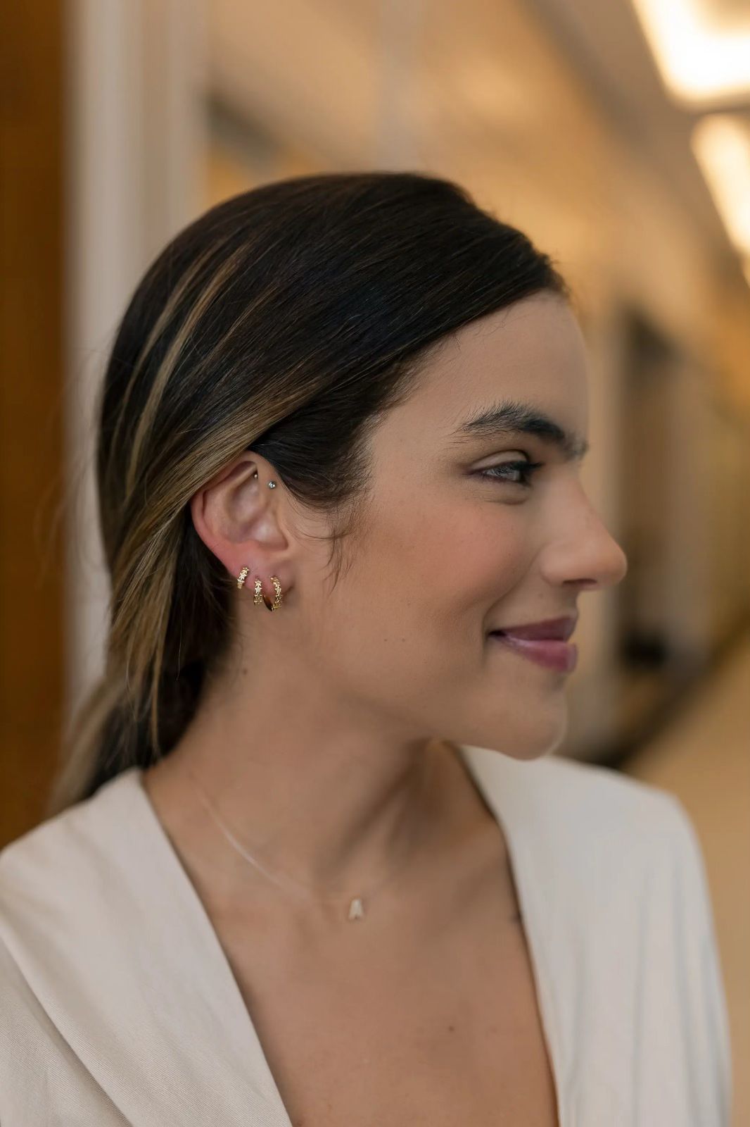 Colar Nylon com Letra Cravejada Dourado