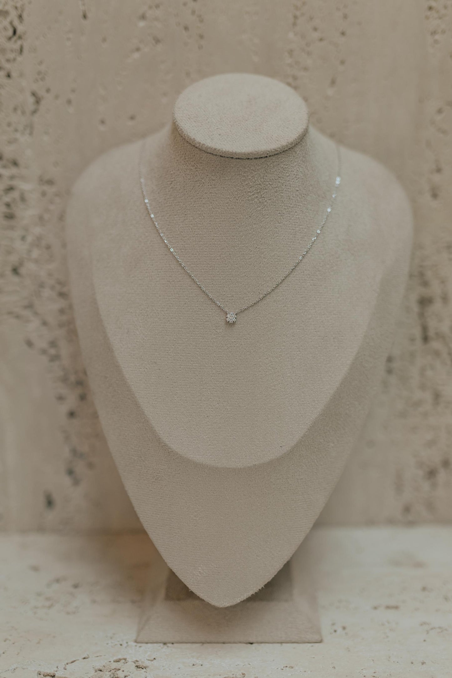 Colar Flor Seis Pétalas Moissanite Prata 925 Ródio Branco