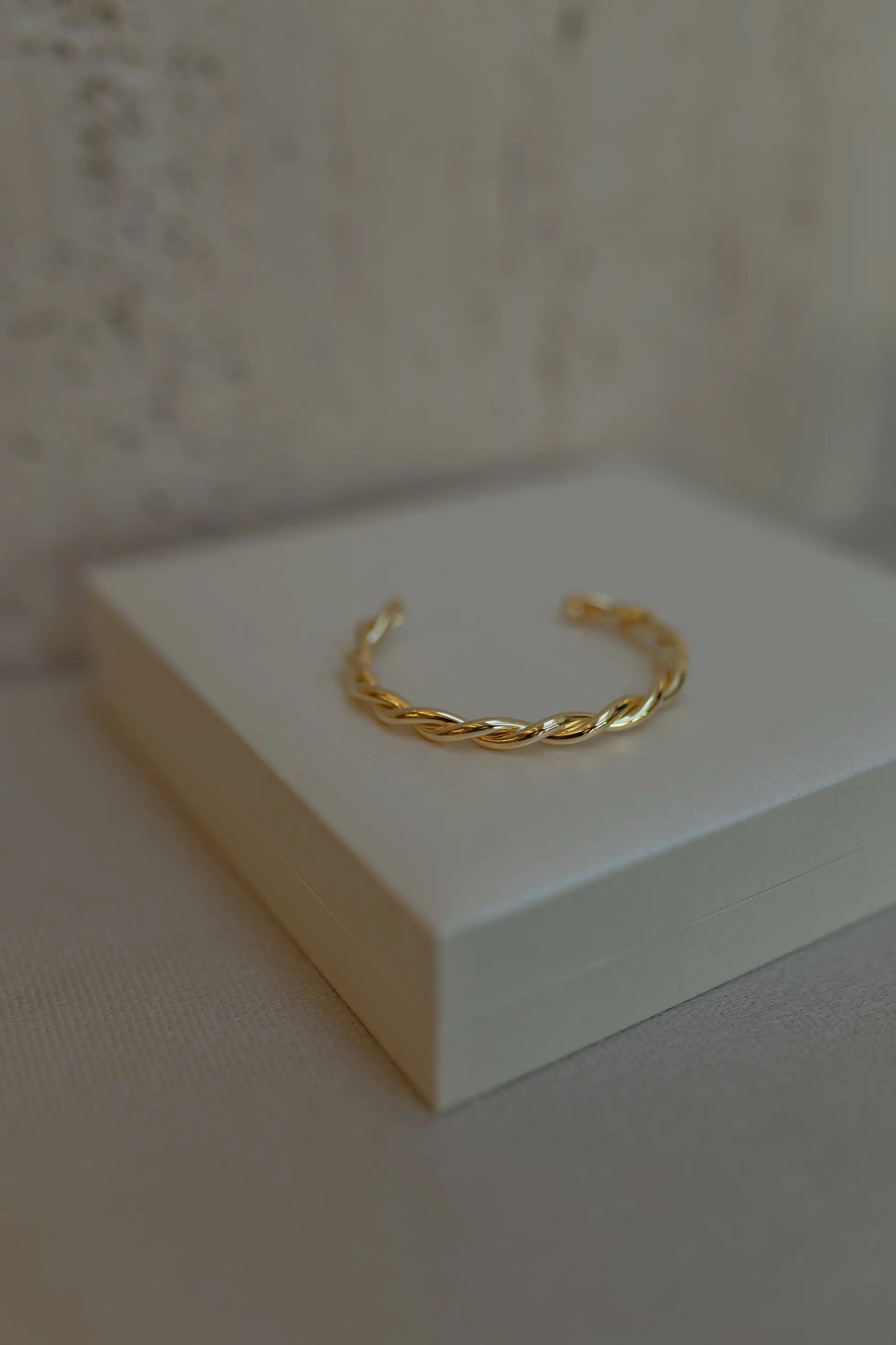 Bracelete Torcido Liso Dourado